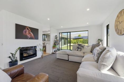 Photo of property in 21 De Bettencor Place, Mount Pisa, Cromwell, 9383