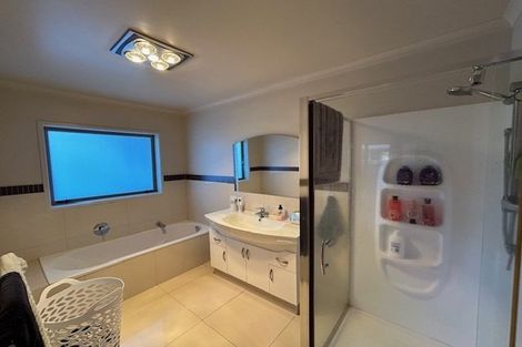 Photo of property in 21 Grabella Place, Papamoa Beach, Papamoa, 3118