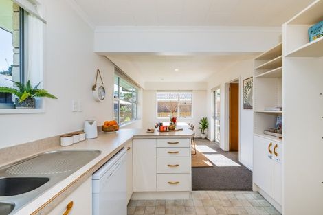 Photo of property in 15 Kohekohe Road, Waikanae, 5036