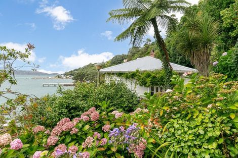 Photo of property in 427 Karaka Bay Road, Karaka Bays, Wellington, 6022