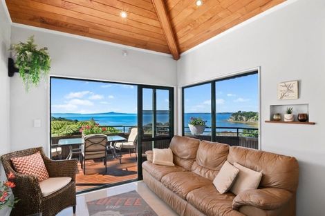 Photo of property in 1083 Whangaparaoa Road, Tindalls Beach, Whangaparaoa, 0930