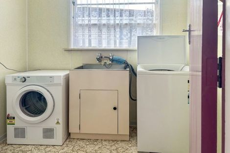 Photo of property in 128 College Street, Awapuni, Palmerston North, 4412