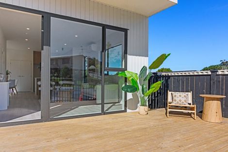 Photo of property in 11 Glenfinn Place, Massey, Auckland, 0614