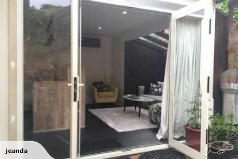 Photo of property in 17 Palliser Road, Roseneath, Wellington, 6011