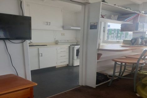 Photo of property in Churchill Flats, 213 The Terrace, Wellington Central, Wellington, 6011