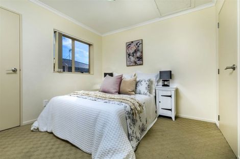 Photo of property in 1 Burton's Drive, Swanson, Auckland, 0614