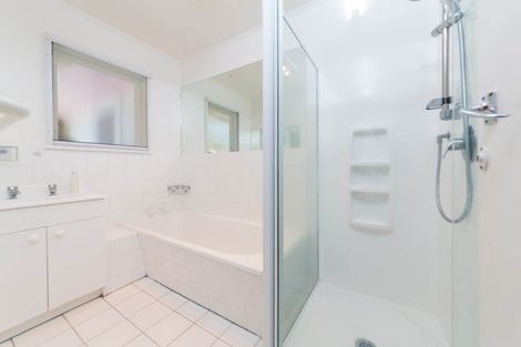 Photo of property in 5 Shanaway Rise, Hillcrest, Auckland, 0627