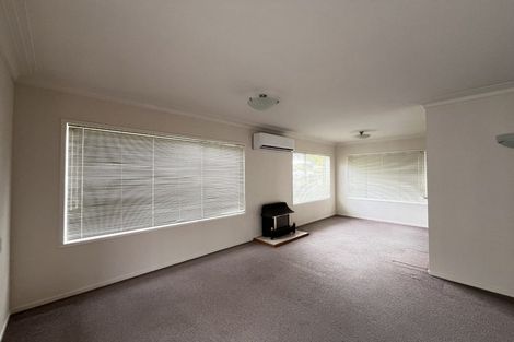 Photo of property in 2/1 Sylvan Park Avenue, Milford, Auckland, 0620