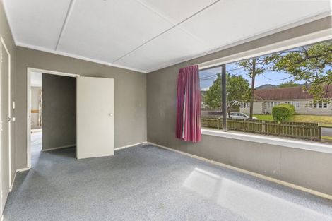 Photo of property in 2 Gibson Crescent, Naenae, Lower Hutt, 5011