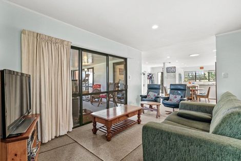 Photo of property in 209 Kaipara Road, Papakura, 2582