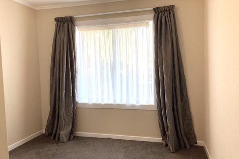 Photo of property in 14 Fairdene Avenue, Henderson, Auckland, 0610