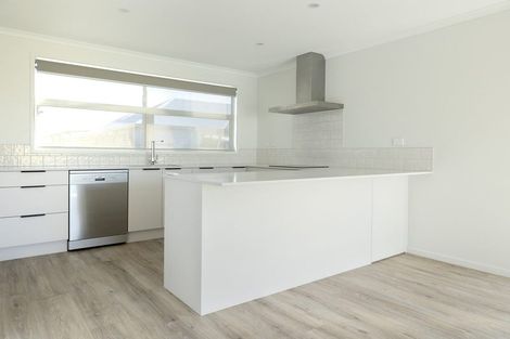 Photo of property in 2 Entelea Close, Papamoa Beach, Papamoa, 3118