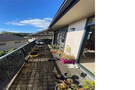 Photo of property in 9 Vinograd Drive, Te Atatu Peninsula, Auckland, 0610