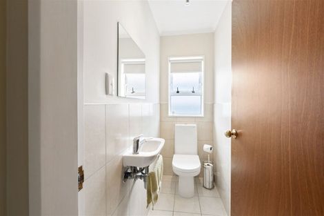 Photo of property in 2 Aitchison Place, Levin, 5510