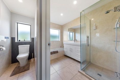 Photo of property in 2/25 Keswick Close, Northpark, Auckland, 2013