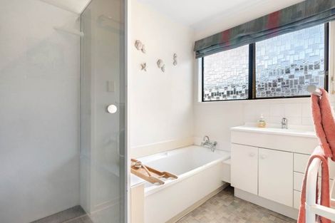 Photo of property in 103 Weatherly Road, Torbay, Auckland, 0630