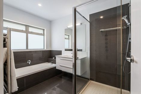 Photo of property in 3 Madden Avenue, Kumeu, 0810