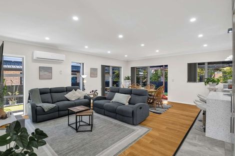 Photo of property in 114b Everglade Drive, Totara Heights, Auckland, 2105
