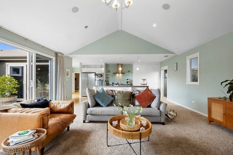 Photo of property in 7 Gleneagles Way, Waiwhakaiho, New Plymouth, 4312