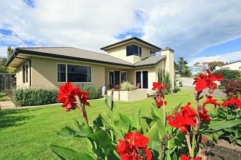 Photo of property in 6 Saint Hill Rise, Havelock North, 4130