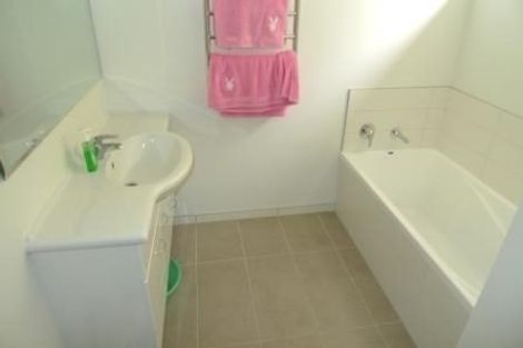 Photo of property in 25 Tamworth Crescent, Newlands, Wellington, 6037