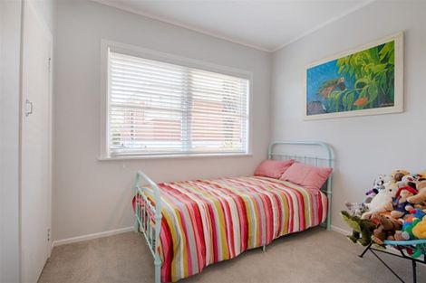 Photo of property in 2/526 Beach Road, Murrays Bay, Auckland, 0630