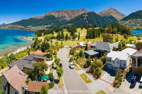 Photo of property in 83 Cedar Drive, Kelvin Heights, Queenstown, 9300