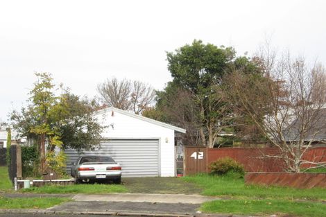 Photo of property in 42 Darren Crescent, Half Moon Bay, Auckland, 2012