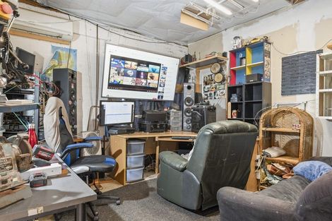 Photo of property in 342 Glenfield Road, Glenfield, Auckland, 0629