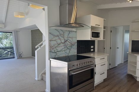 Photo of property in 2/31 Kiteroa Terrace, Rothesay Bay, Auckland, 0630