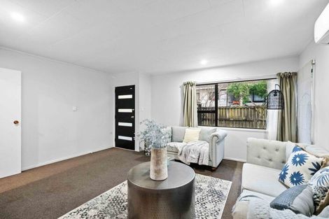 Photo of property in 2/17 Anglers Way, Wattle Downs, Auckland, 2102