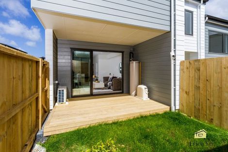 Photo of property in 1/21 Lowtherhurst Road, Massey, Auckland, 0614