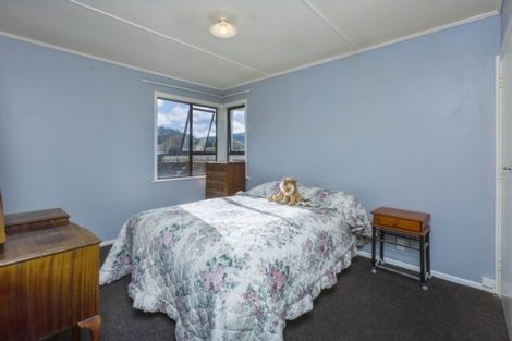 Photo of property in 16 Richard Grove, Stokes Valley, Lower Hutt, 5019