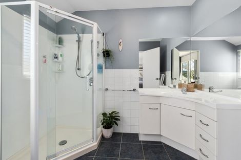 Photo of property in 6 Stephanie Close, Glenfield, Auckland, 0629