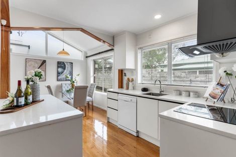 Photo of property in 1/118 Lake Road, Belmont, Auckland, 0622