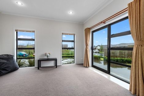 Photo of property in 214 Saint James Drive, Huntington, Hamilton, 3210