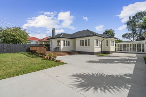Photo of property in 21 Miller Road, Mangere Bridge, Auckland, 2022