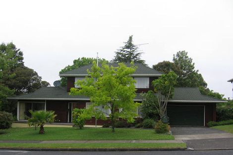 Photo of property in 2 Walworth Avenue, Pakuranga Heights, Auckland, 2010