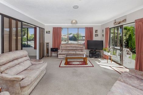 Photo of property in 36 Lowry Avenue, Redwood, Christchurch, 8051