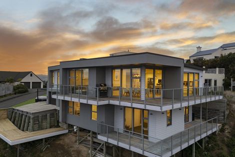 Photo of property in 8 Imran Terrace, Khandallah, Wellington, 6035