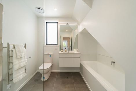 Photo of property in 5 Garfield Street, Brooklyn, Wellington, 6021