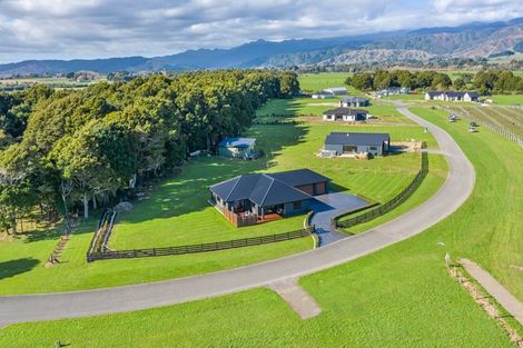 Photo of property in 30 Ohau Gravels Way, Ohau, Levin, 5570