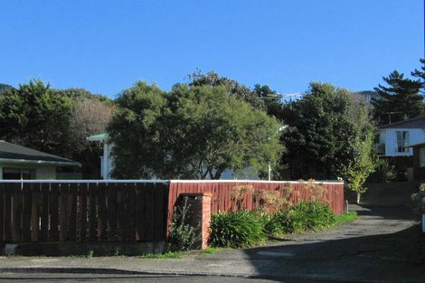 Photo of property in 24 Te Arataura Street, Takapuwahia, Porirua, 5022