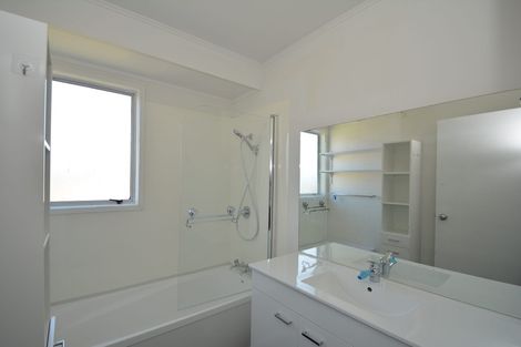 Photo of property in 15 Tyndrum Place, Highland Park, Auckland, 2010