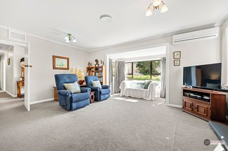 Photo of property in 52 Elmslie Road, Pinehaven, Upper Hutt, 5019