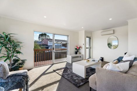 Photo of property in 2/4 Clare Place, Glenfield, Auckland, 0629