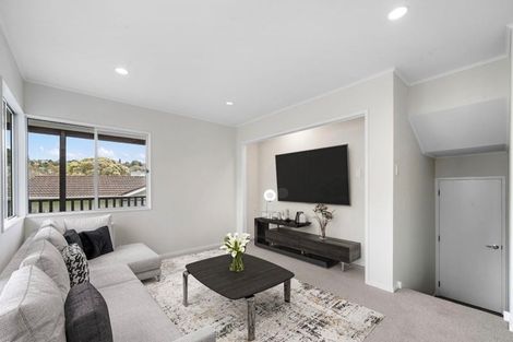 Photo of property in 63 Trias Road, Totara Vale, Auckland, 0629