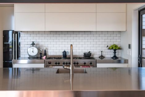 Photo of property in 285 Cannon Hill Crescent, Mount Pleasant, Christchurch, 8081