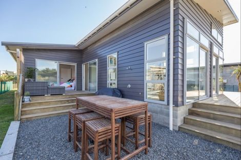 Photo of property in 42 Kent Avenue, Waitarere Beach, Levin, 5510