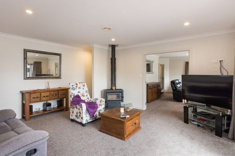 Photo of property in 27 Oak Crescent, Ashhurst, 4810